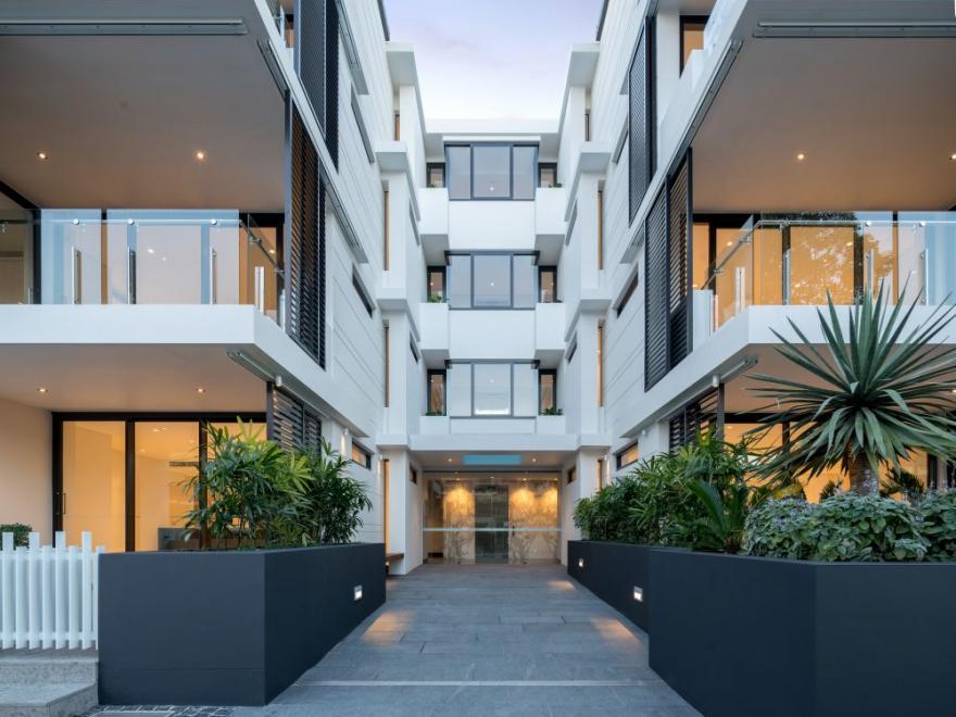 HELM CREMORNE