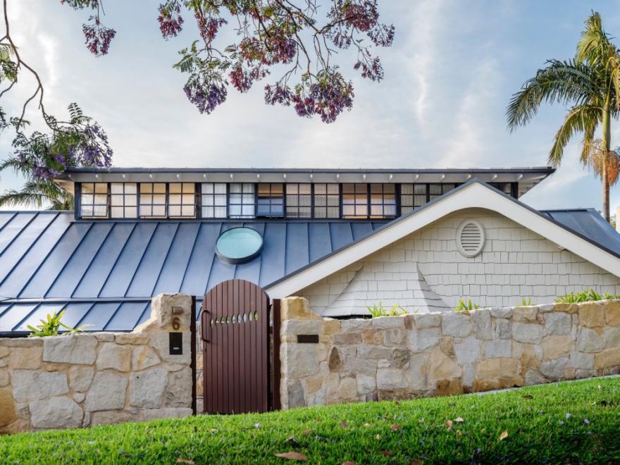 LIVING CONSTRUCTIONS BELLEVUE HILL