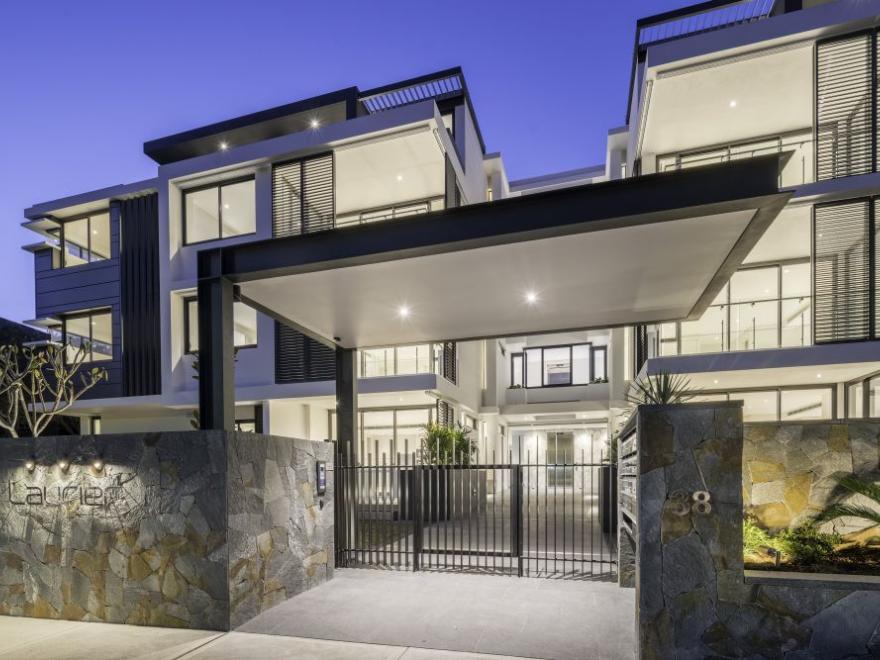 HELM CREMORNE