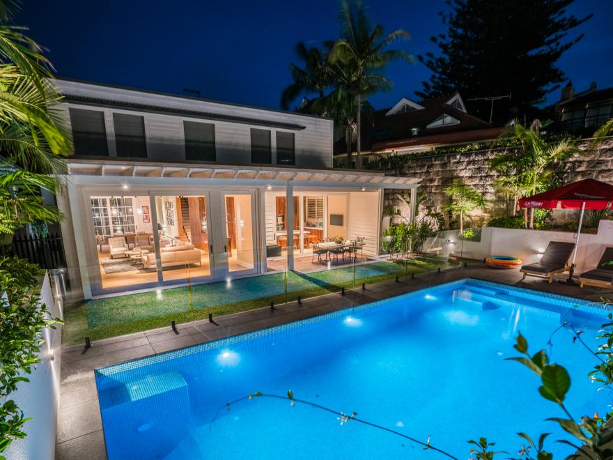 NEW ENGLAND CONSTRUCTIONS BELLEVUE HILL